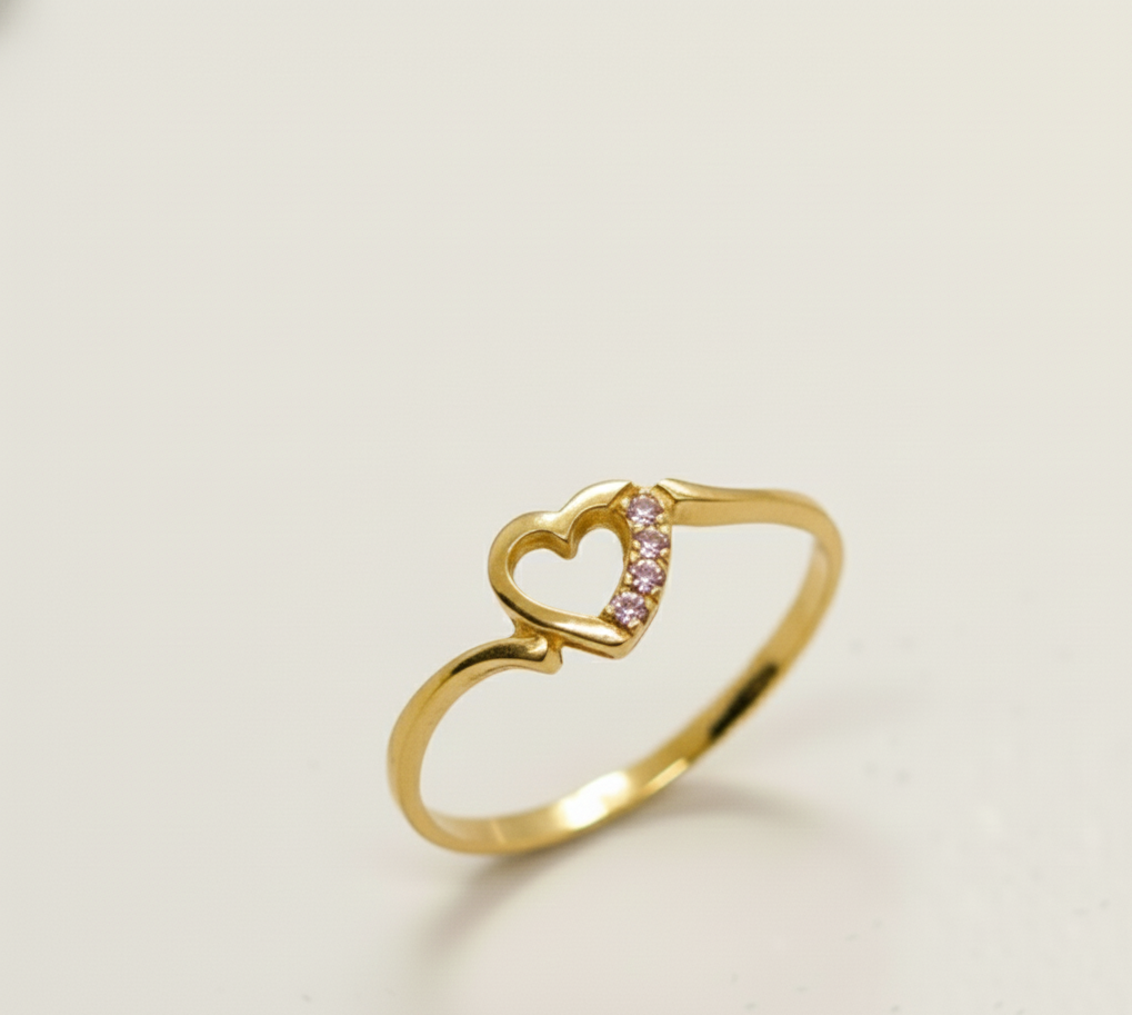 Anillo Corazon Pequeño con 3 Cristales Oro 18k