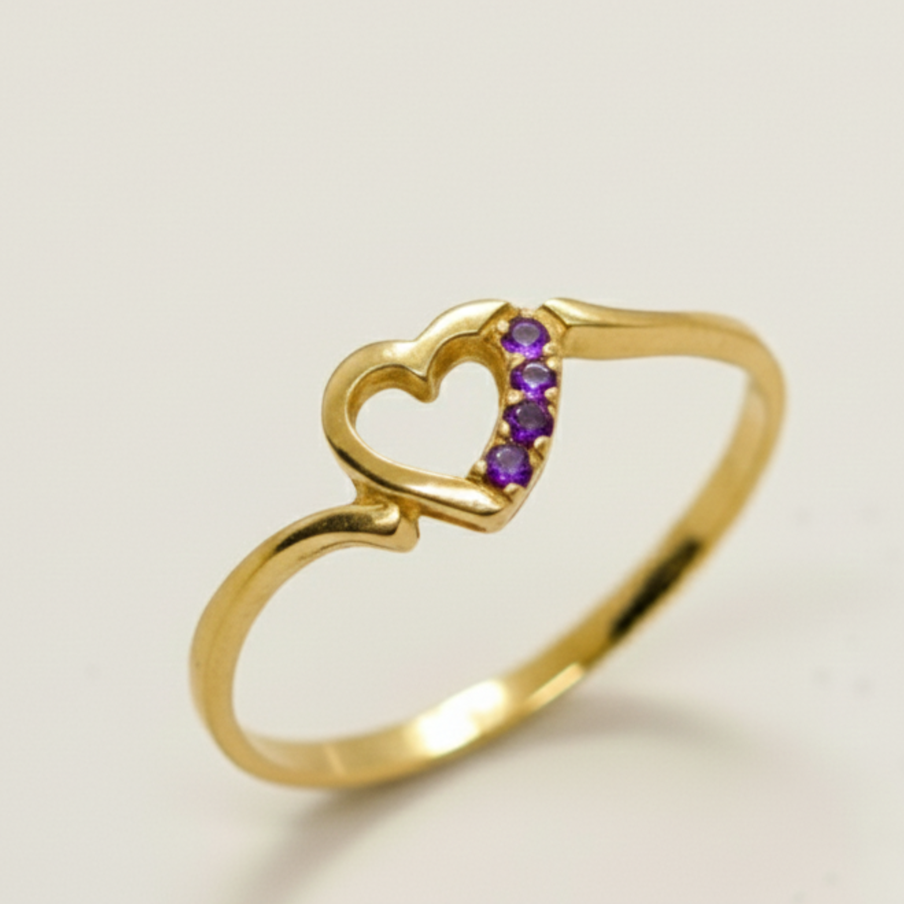 Anillo Corazon Pequeño con 3 Cristales Oro 18k