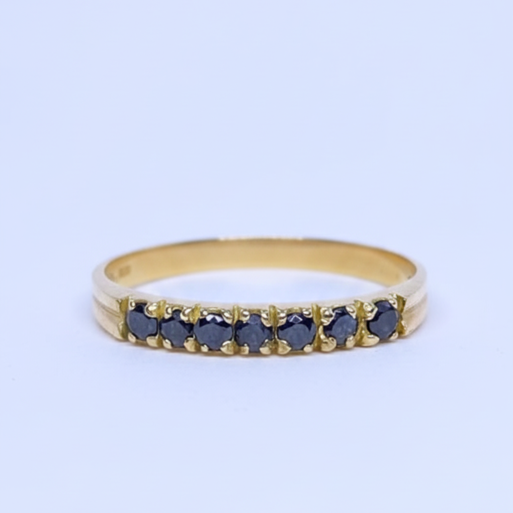 Anillo Cintillo 7 Cristales Oro 18k