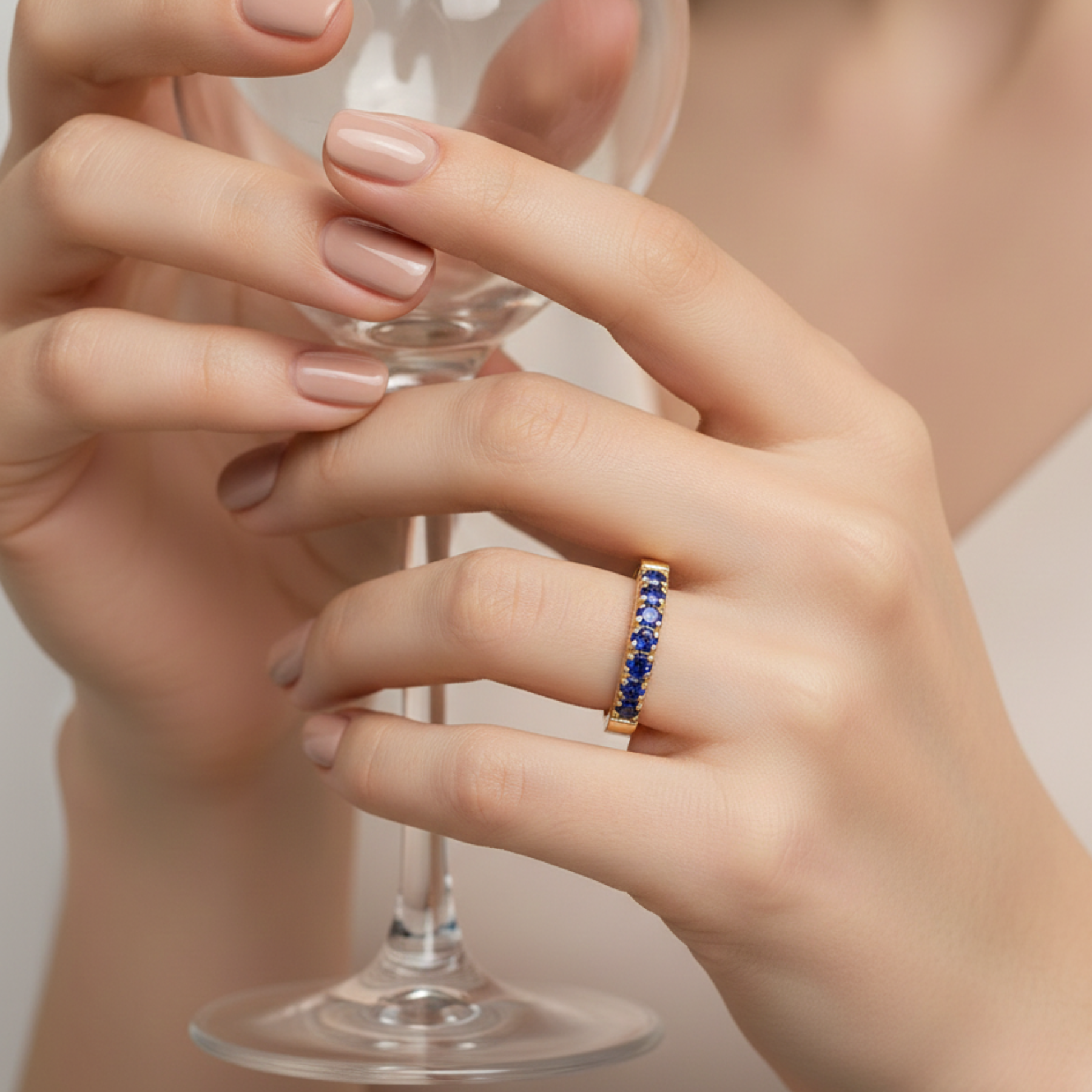 Anillo Cintillo 7 Cristales Oro 18k