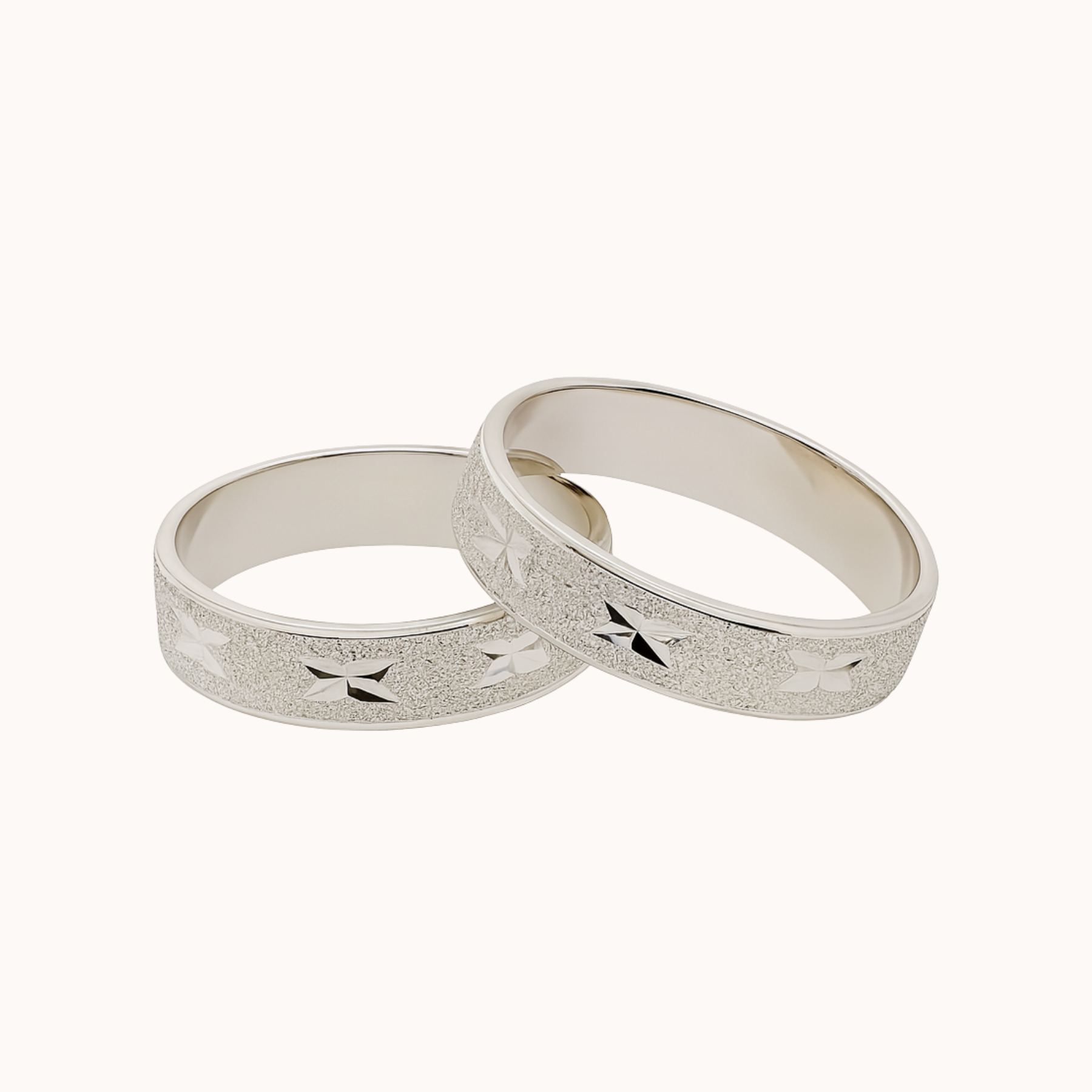 Argollas de Matrimonio Planas 4mm Facetada Modelo Satinado con Estrellas Plata Nacional