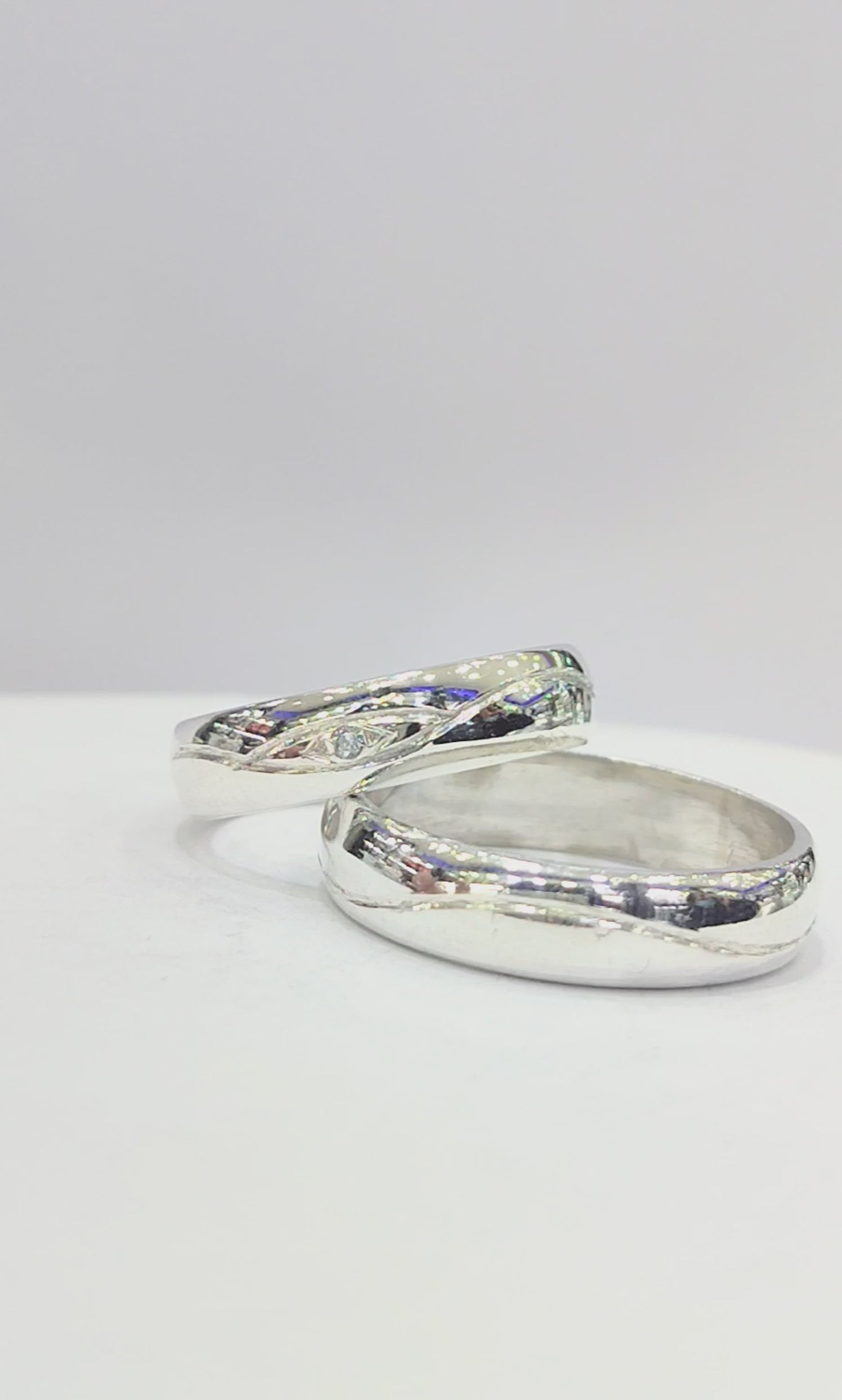 Argollas de Matrimonio Media Caña 4mm con Olas y Cristales Plata Nacional