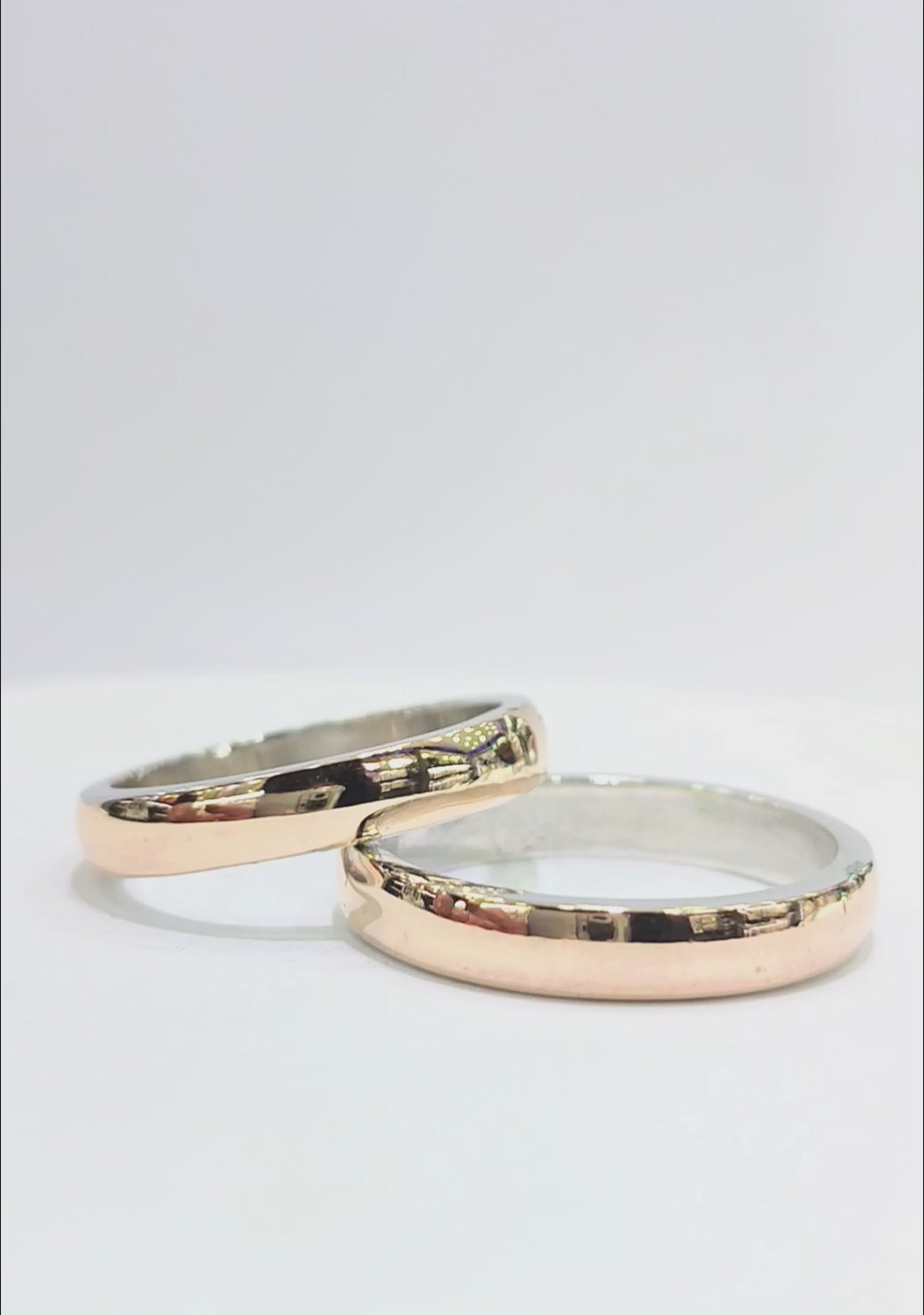 Argollas de Matrimonio Media Caña 4mm Plata Nacional con aplicaciones de Oro 14k