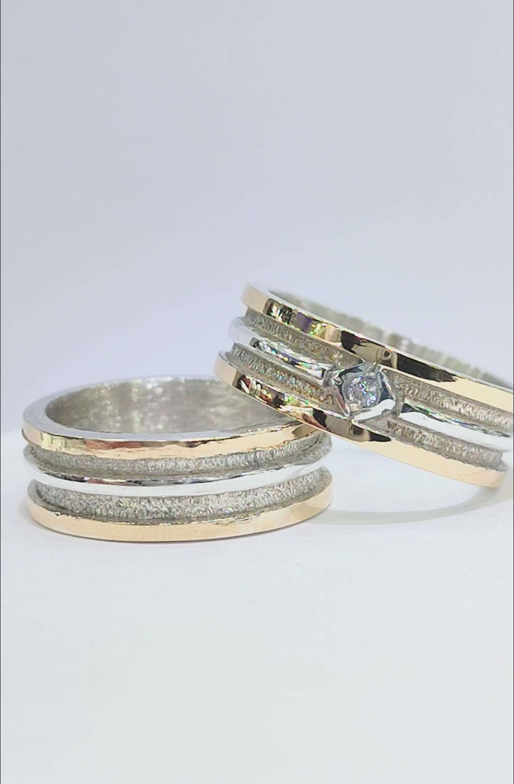 Argollas de Matrimonio Inglesas Satinadas 7mm Plata Nacional con aplicaciones de Oro 14k