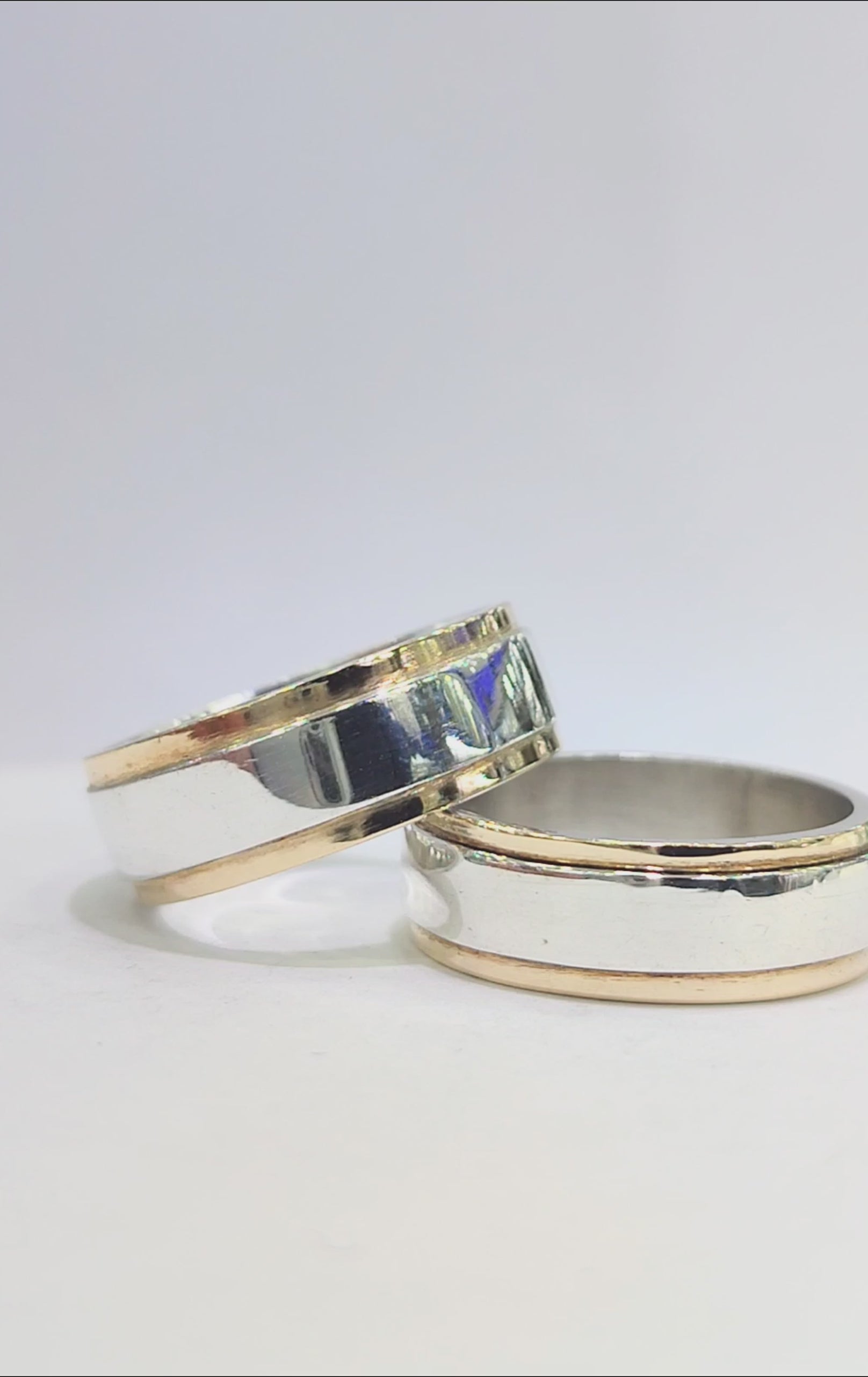 Argollas de Matrimonio Planas 6mm Plata Nacional con aplicaciones de Oro 14k