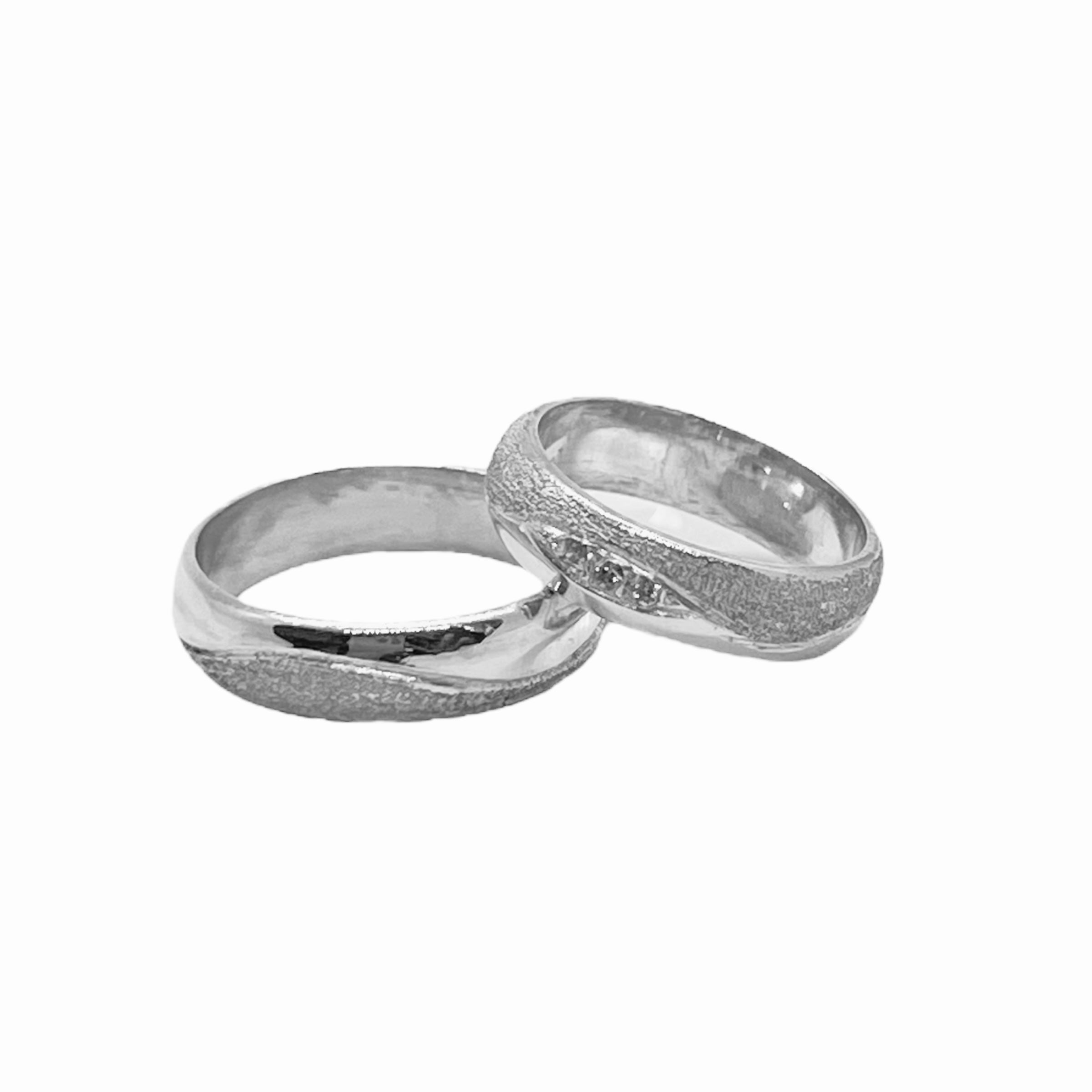 Argollas de Matrimonio Media Caña 4mm con Olas y Cristales Plata Nacional