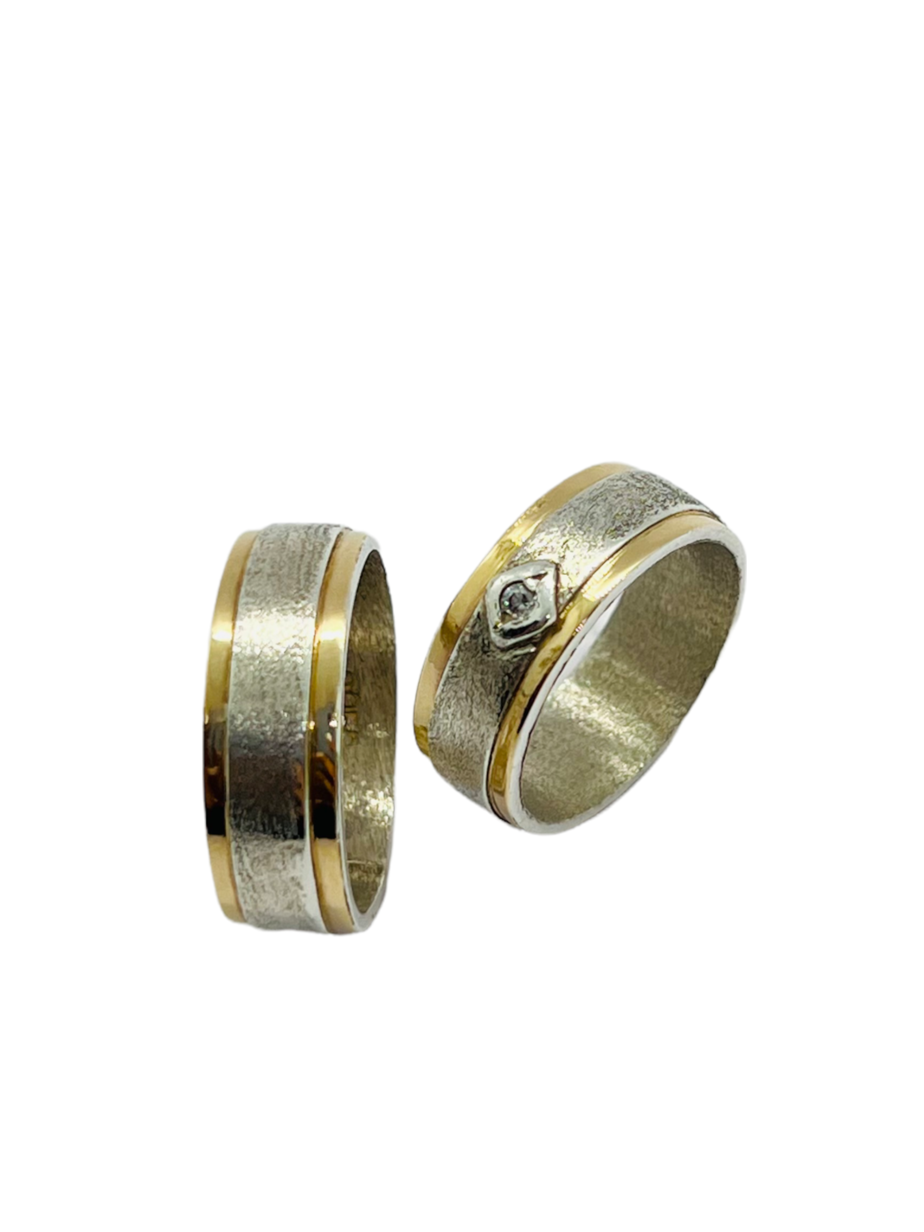 Argollas de Matrimonio Planas Satinadas 7mm Plata Nacional con aplicaciones de Oro 14k