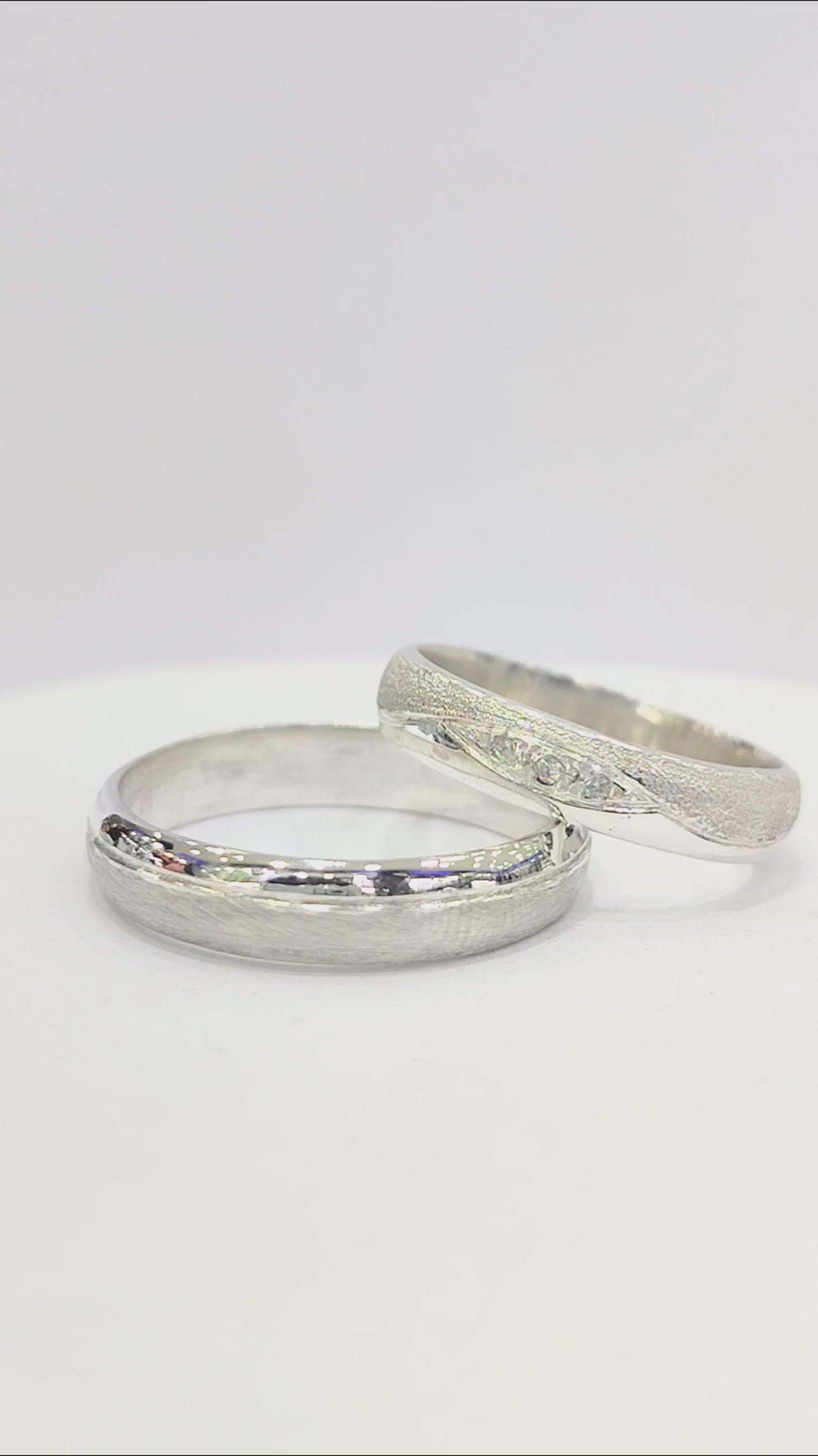 Argollas de Matrimonio Media Caña 4mm con Olas y Cristales Plata Nacional