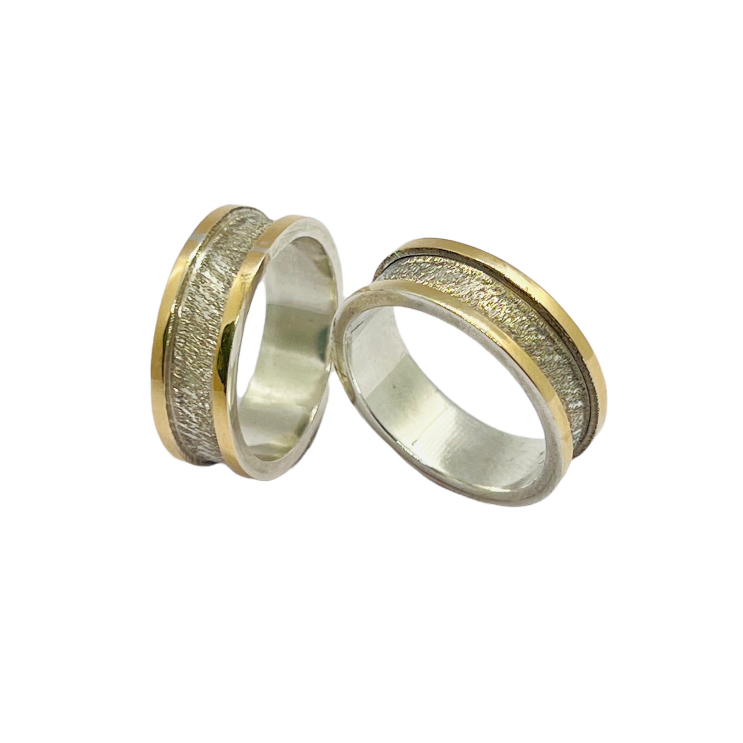 Argollas de Matrimonio Planas con Arenado 7mm Plata Nacional con aplicaciones de Oro 14k